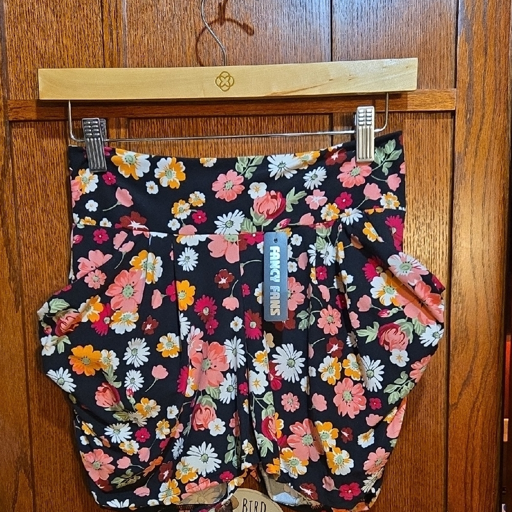 NWT, Size Small Fancy Fans Colorful Shorts